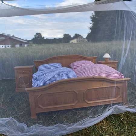 Open Air, Bett Im Kornfeld Hotel Finning Exterior photo